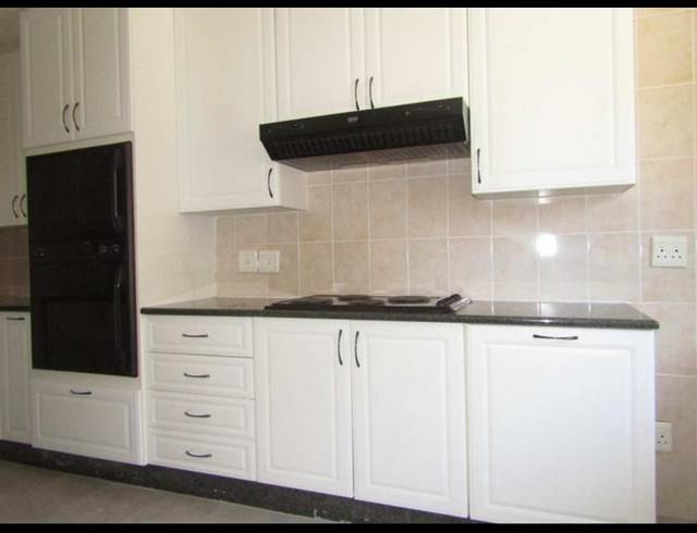 3 BEDROOM TOWNHOUSE FOR SALE IN GLENHAZEL